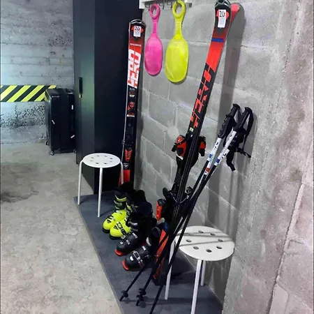 Апартаменти Alpine With Garage