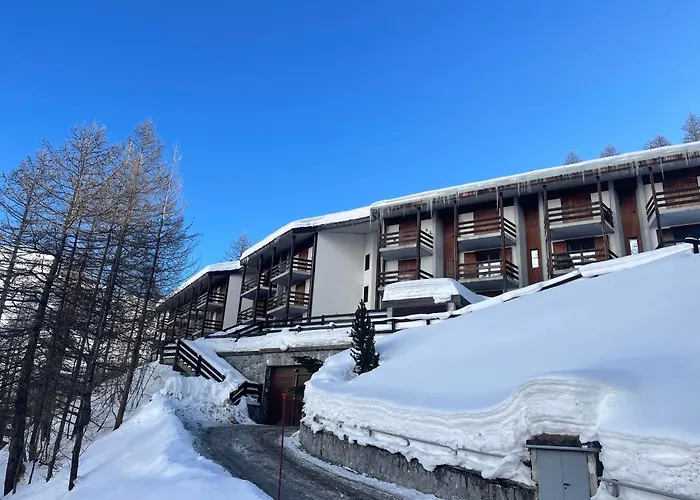 Alpine With Garage Apartment *